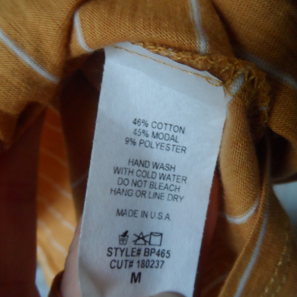 Mama Knows Best graphic tee - Picture 3 of 3